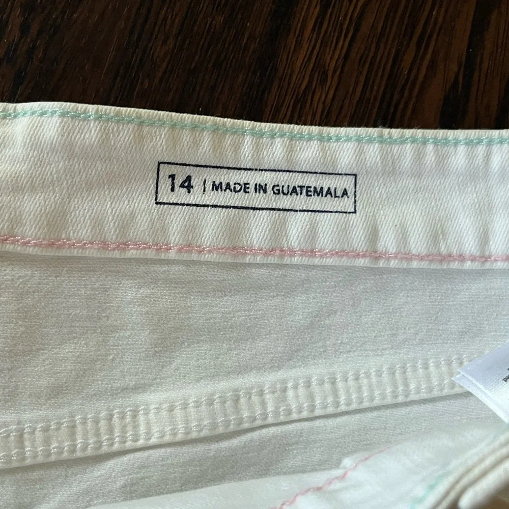 Women's vine yard vine raw edge denim short 14NWT